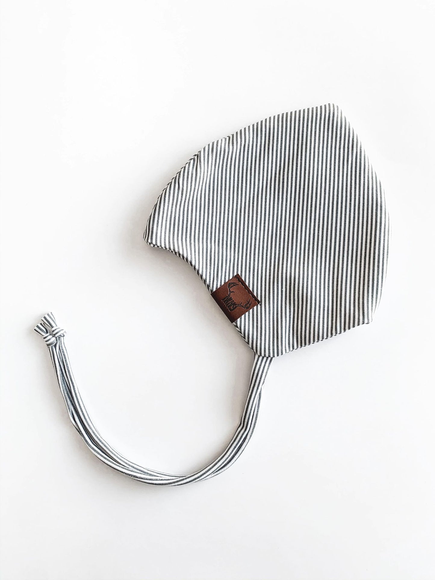 Bonnet rayé gris Nine Clothing pixie hat gray stripes