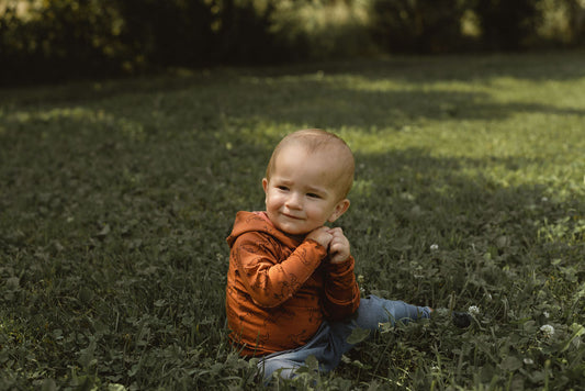 Cache-couche évolutif couleur rouille motif de chevaux Nine Clothing grow with me onesie rust horses