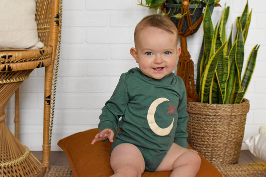 Cache-couche évolutif vert motif lune bébé fille Nine Clothing grow with me onesie green moon baby girl