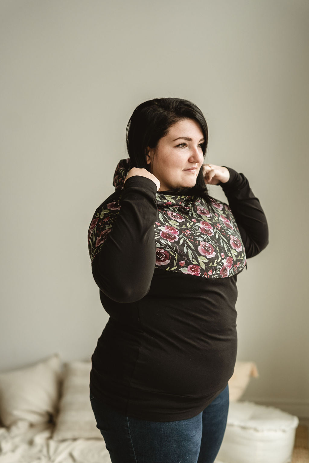 Chandail à capuchon femme 3 en 1 noir fleur bourgogne maternité, allaitement et postpartum Nine Clothing hoodie women black burgundy flower 3 in 1 maternity, breastfeeding and postpartum