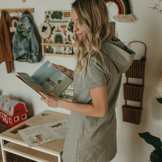 Robe à capuchon gris chiné 3 en 1 maternité, allaitement et postpartum Nine Clothing