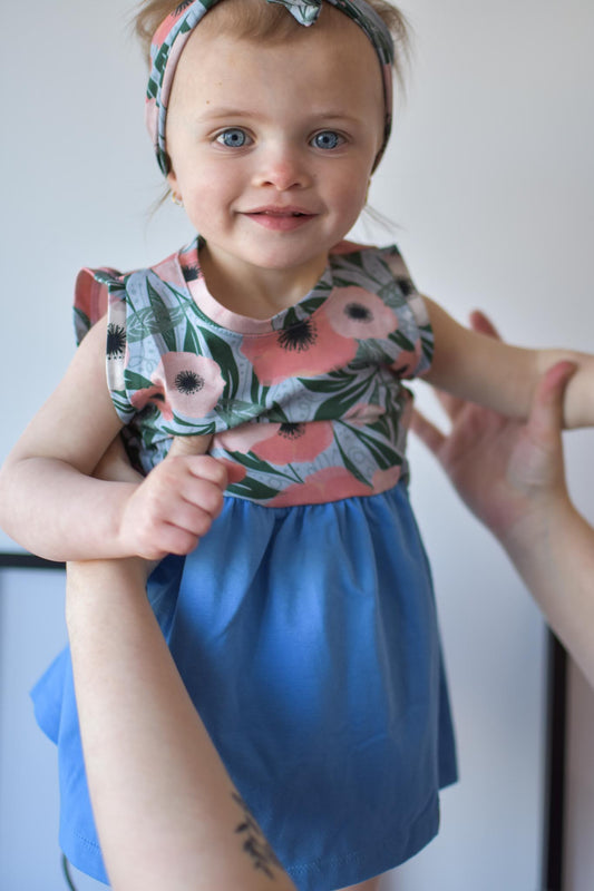 Robe évolutive évasée bleue fleur corail Nine Clothing grow with me flared dress blue coral flower