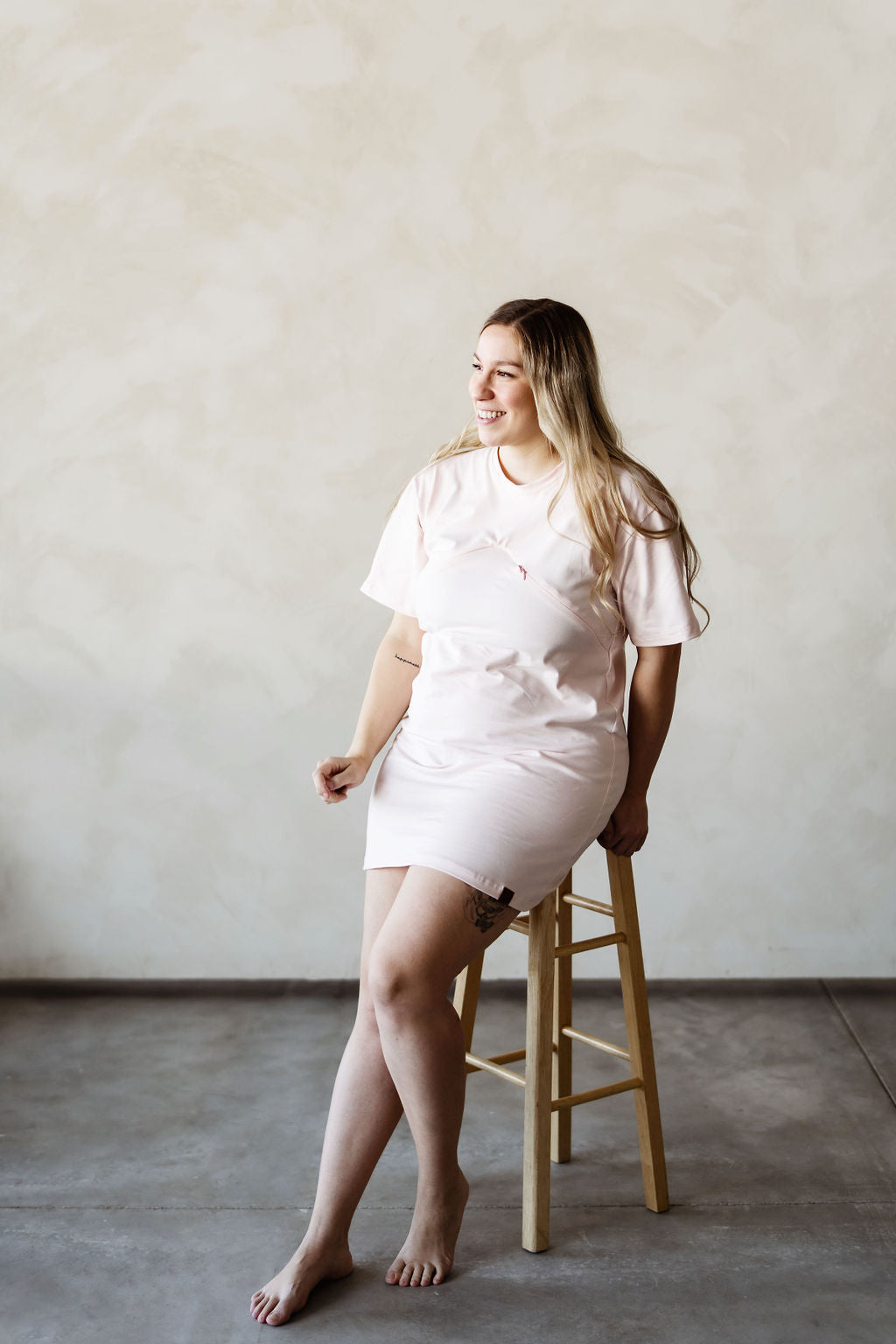 Taille plus Robe t-shirt rose 3 en 1 maternité, allaitement et postpartum Nine Clothing