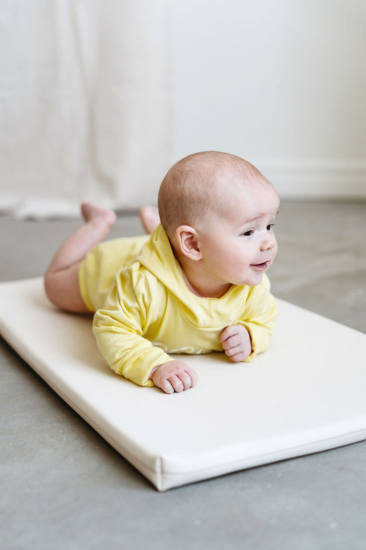 Cache-couche évolutif manches longues à capuchon jaune Oh Yeah Nine Clothing