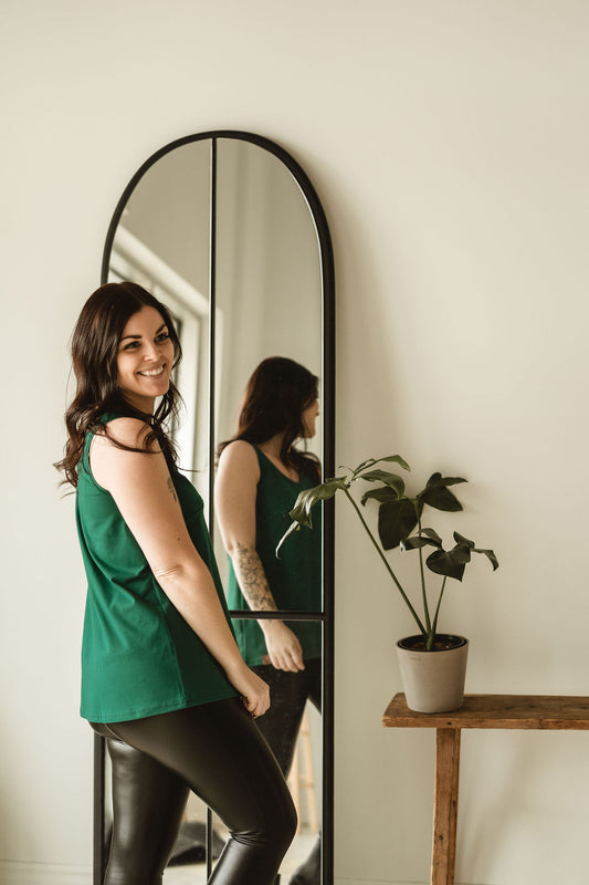 Camisole boyfriend vert tropical 3 en 1 maternité, allaitement et postpartum Nine Clothing tropical green tank top maternity, breastfeeding and postpartum