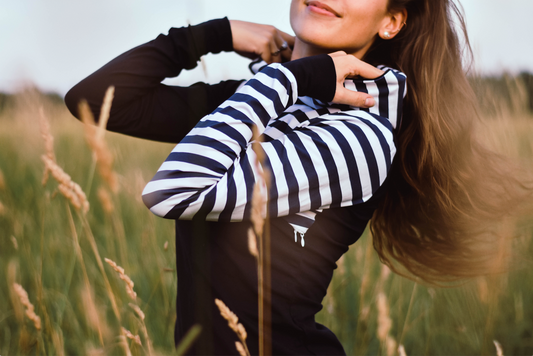 Chandail à capuchon femme 3 en 1 rayé marine maternité, allaitement et postpartum Nine Clothing hoodie women navy stripes 3 in 1 maternity, breastfeeding and postpartum