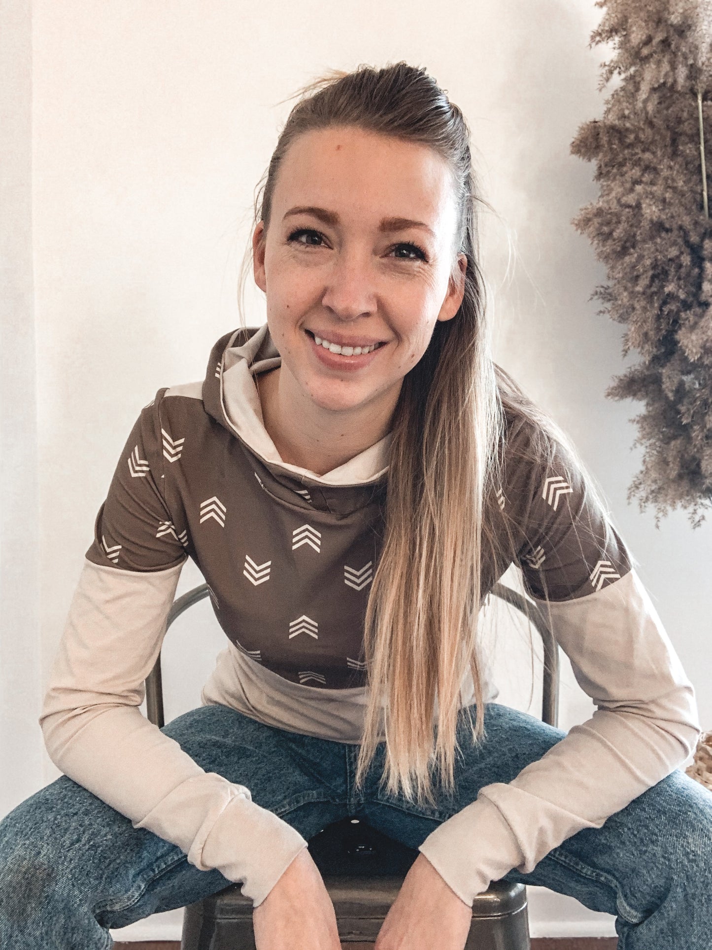 Chandail à capuchon femme 3 en 1 sable chevrons maternité, allaitement et postpartum Nine Clothing