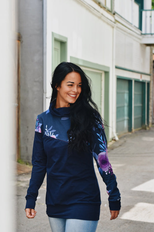 Chandail à capuchon femme 3 en 1 marine fleur mauve maternité, allaitement et postpartum Nine Clothing hoodie women navy purple flower 3 in 1 maternity, breastfeeding and postpartum