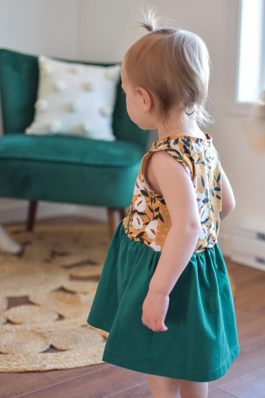 Robe évolutive évasée vert fleur blanche Nine Coltihng grow with me flared dress green white flower