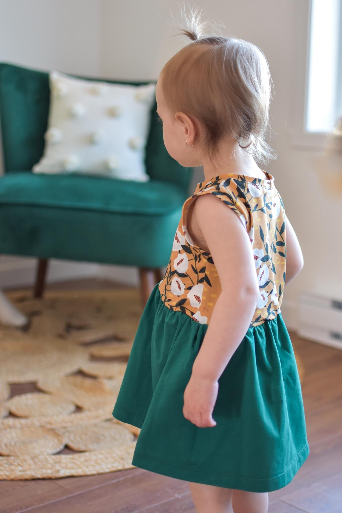 Robe verte fleur blanche deals
