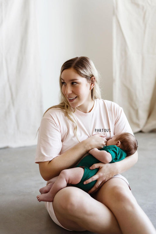 SMALL - PARTOUT. ROSE - t-shirt maternité, allaitement, grossesse coupe boyfriend - Léger défaut ( réf #505 )