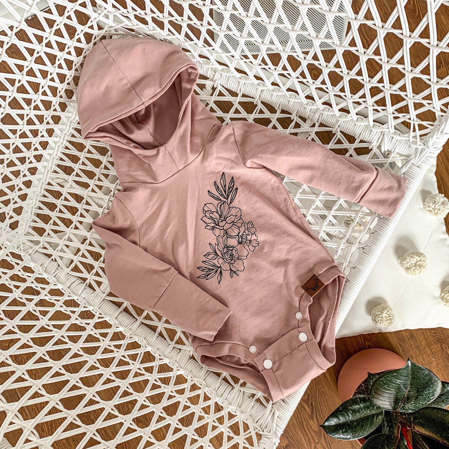 Cache-couche évolutif fleurs roses à manches longues et capuchon Nine Clothing Grow with me onesie pink flower with long sleeves and hood
