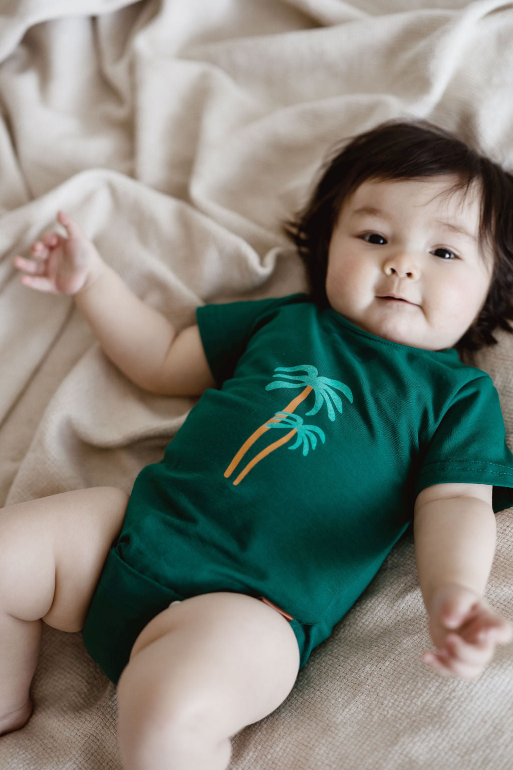 Cache-couche manche courte sarcelle palmier Nine Clothing grow with me onesie short sleeves teal palm tree