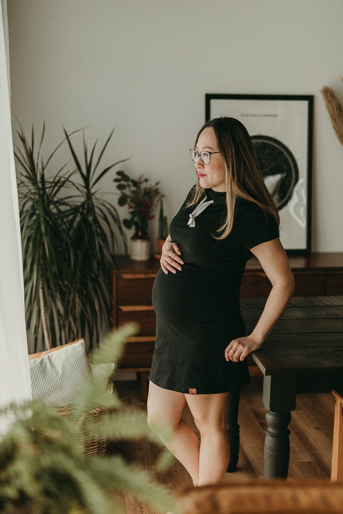 femme enceinte Robe capuchon noir 3 en 1 maternité, allaitement et postpartum Nine Clothing
