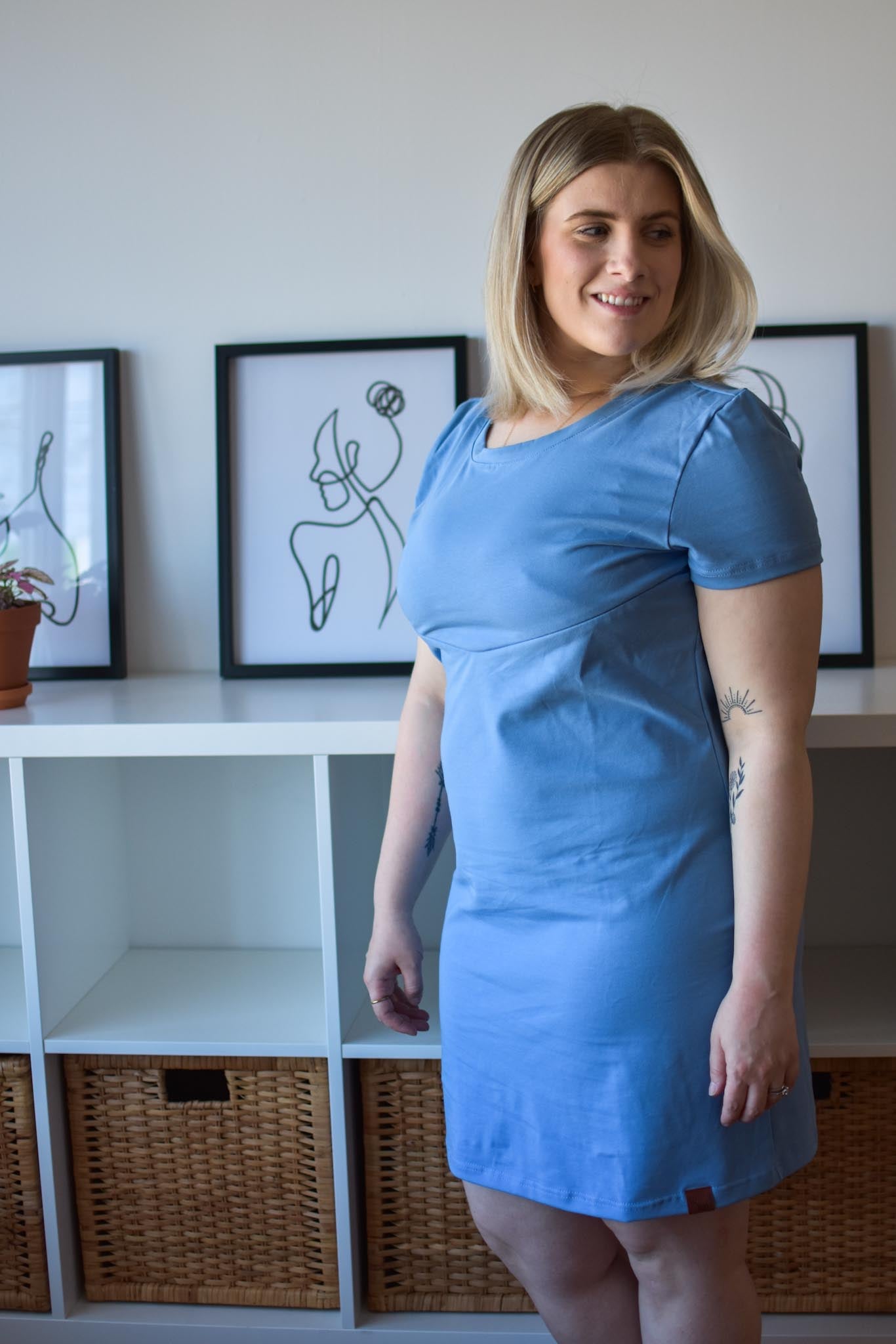 Robe courte bleu 3 en 1 maternité, allaitement et postpartum Nine Clothing