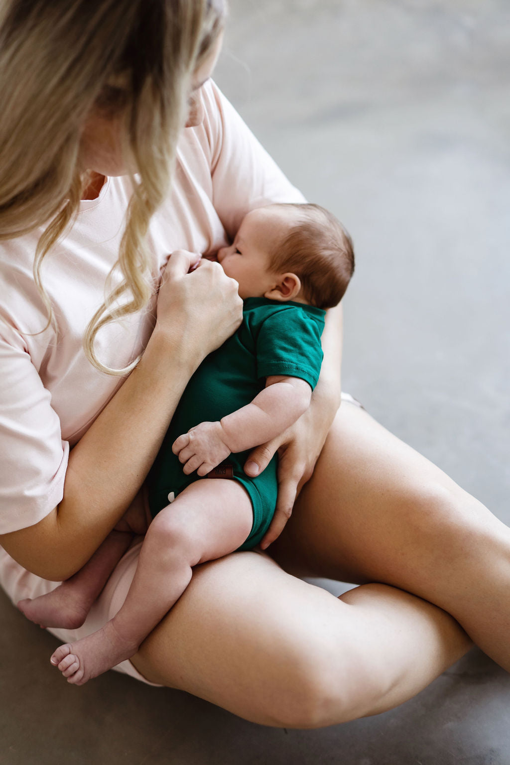 Maman allaite bébé Robe t-shirt rose 3 en 1 maternité, allaitement et postpartum Nine Clothing