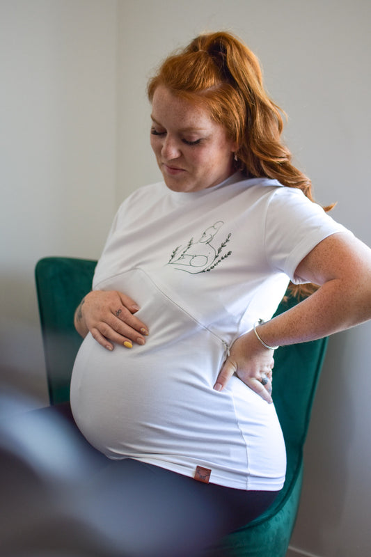 Femme enceinte T-shirt blanc coupe boyfriend imprimé fleur 3 en 1 maternité, allaitement et postpartum Nine Clothing