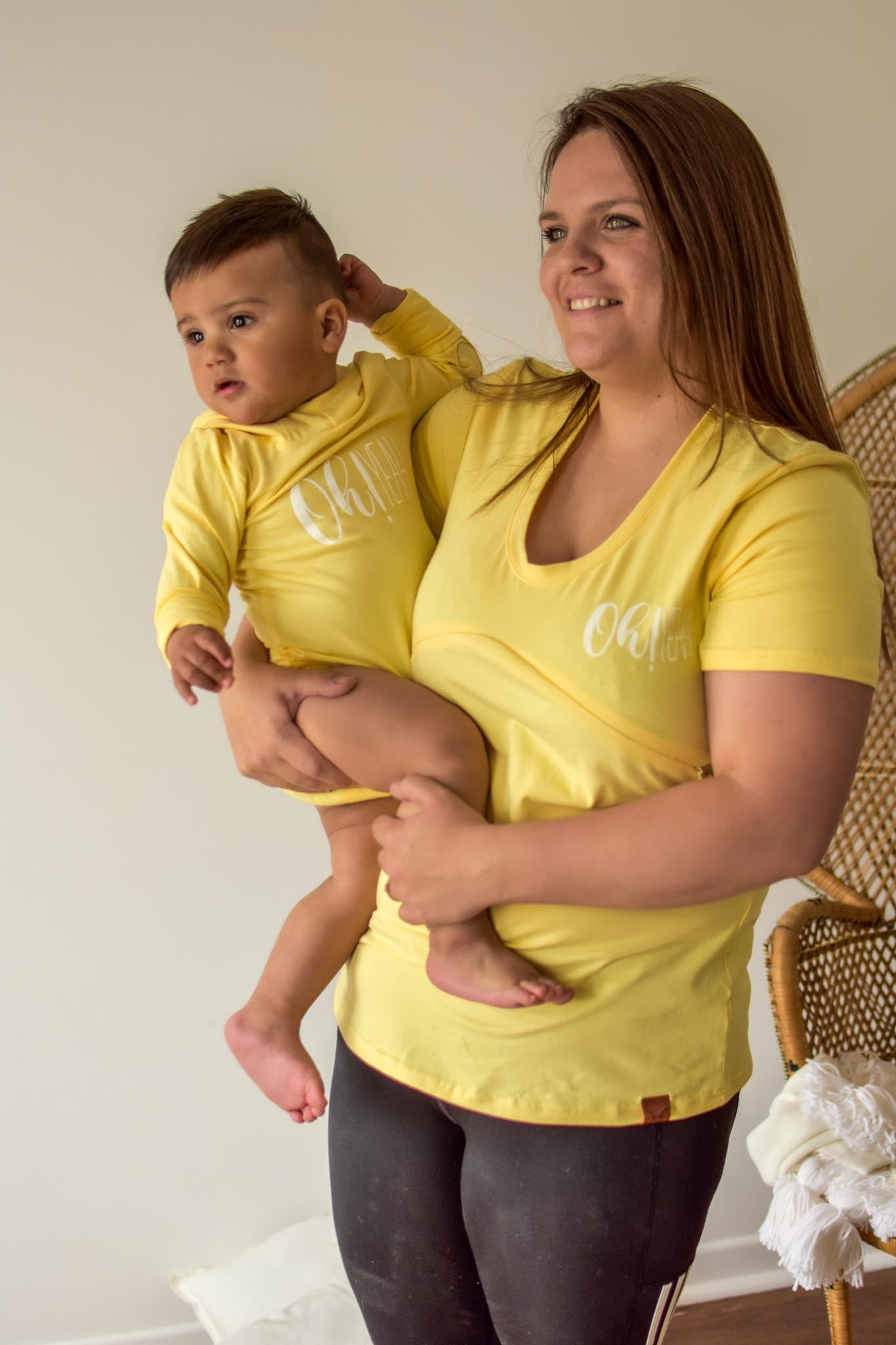 Maman et bébé T-shirt jaune imprimé oh yeah 3 en 1 maternité, allaitement et postpartum Nine Clothing