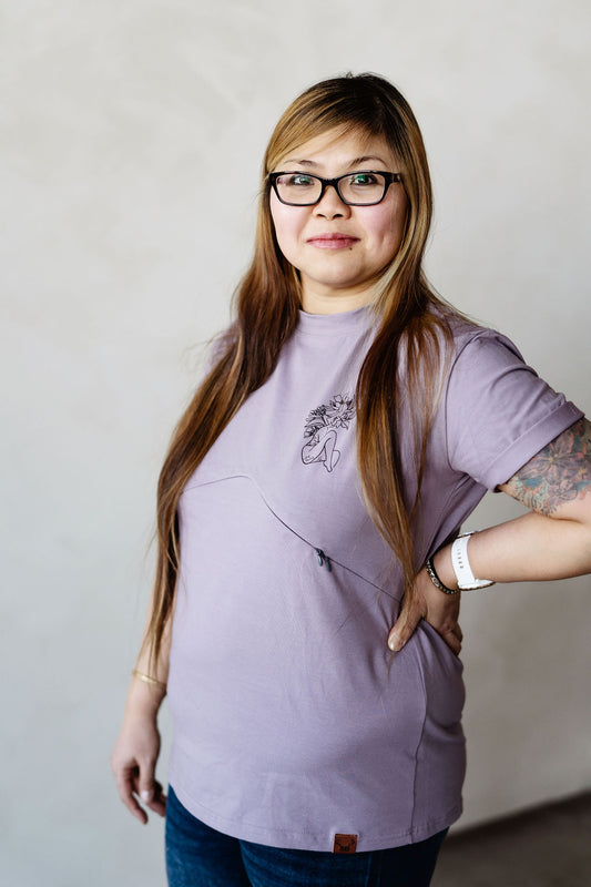 Taille plus T-shirt mauve imprimé femme fleur 3 en 1 maternité, allaitement et postpartum Nine Clothing